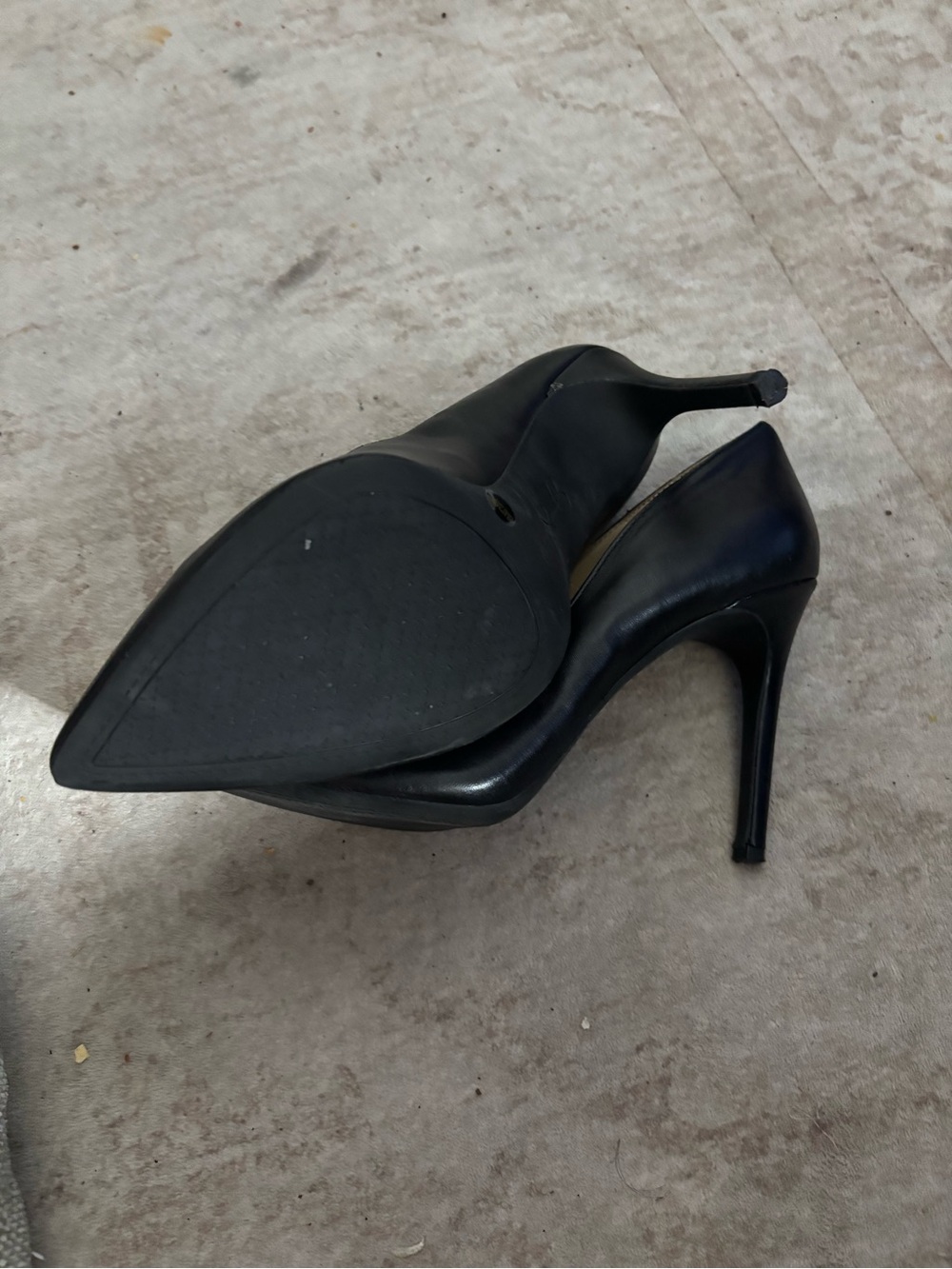 Jessica Simpson Black Pointed Leather Pumps - Picture 3 of 4